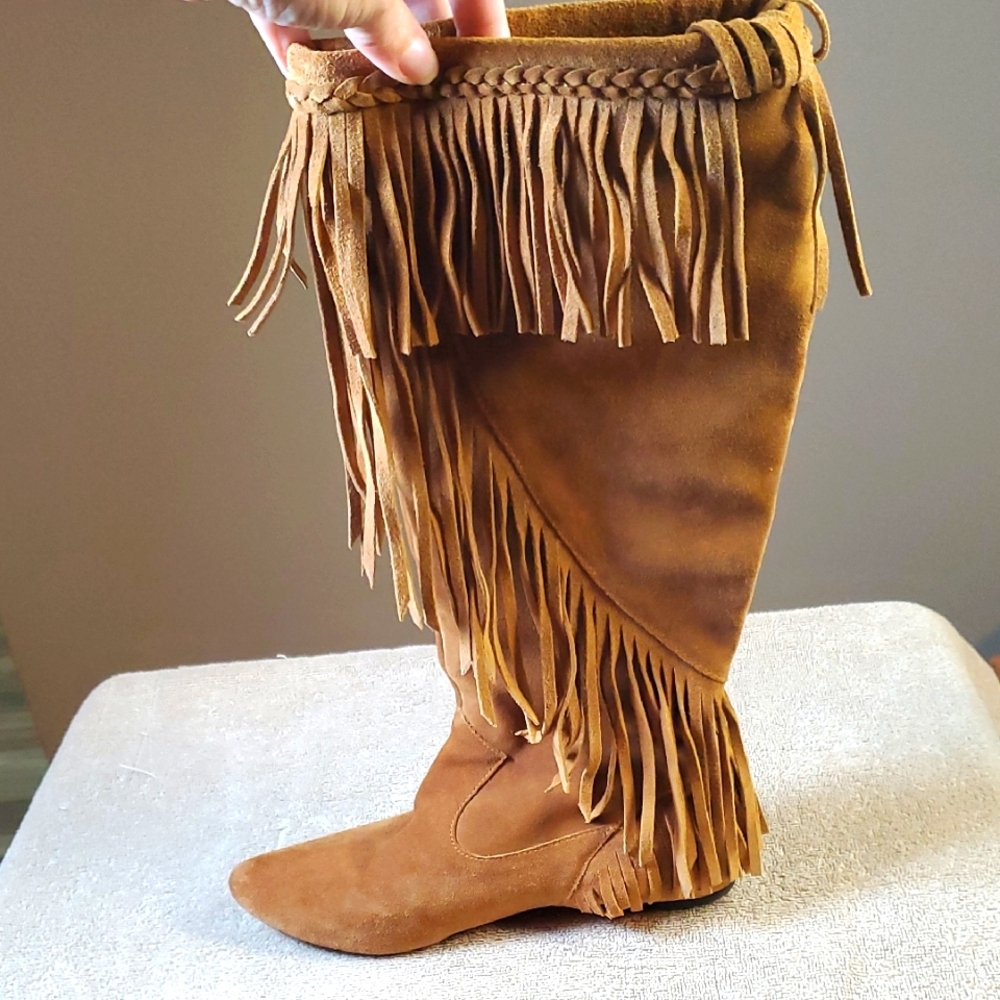 Sam Edelman brown suede, fringed moccasin style boots. Size 6